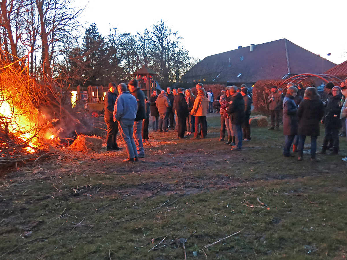 Osterfeuer2015Middoge1