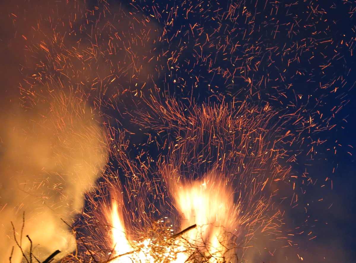 Osterfeuer2015Middoge2